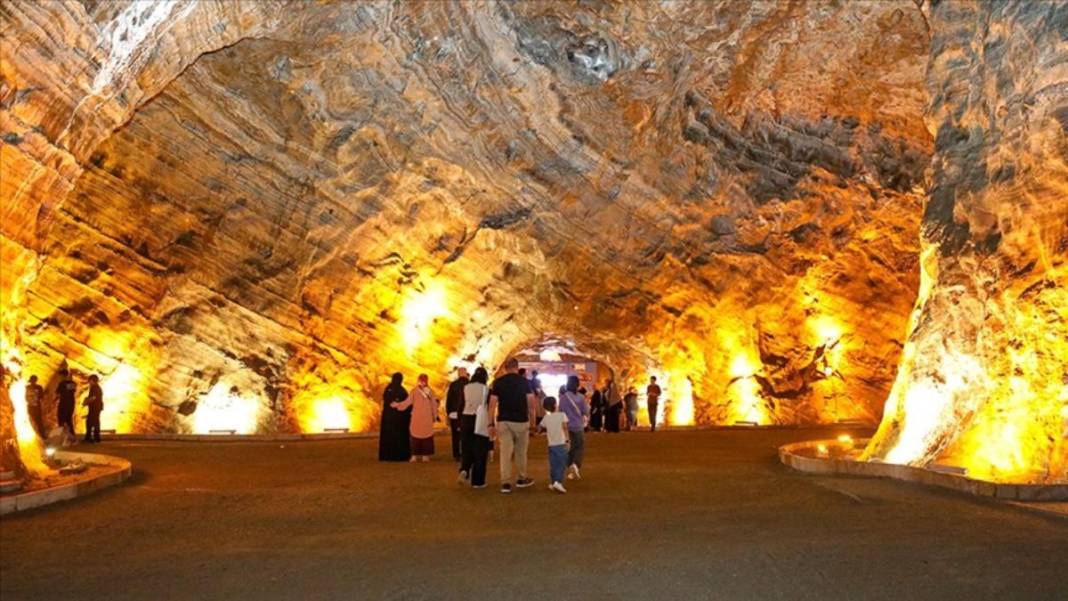 Serinlemek isteyen oraya koşuyor! Yurt içi ve yurt dışından on binlerce ziyaretçi akın ediyor: Yaz kış 12 derece 4